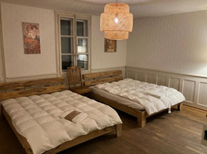 Very Old simple Flat 60m2 center of Burgdorf private Parking - SMALL BATHROOM